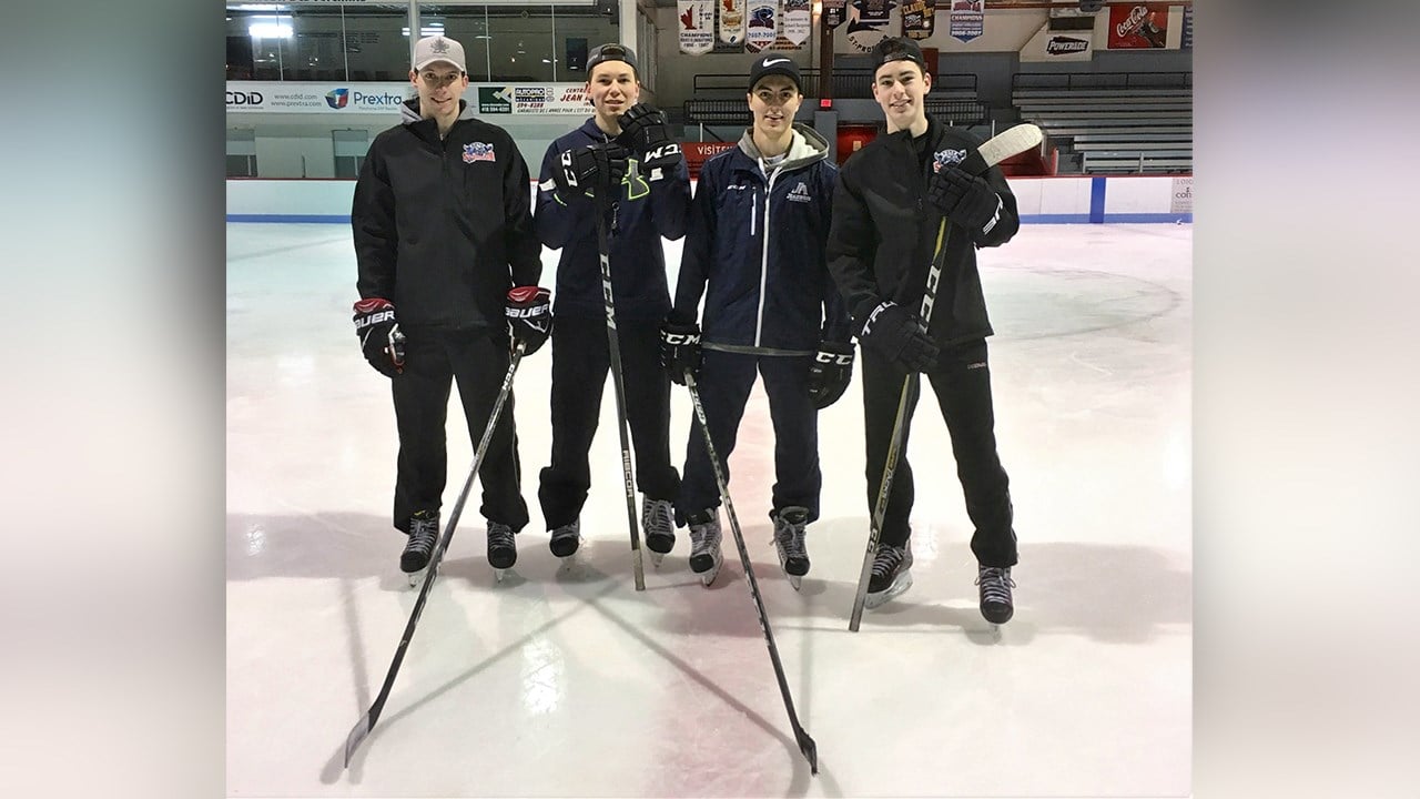 Quatre joueurs des Bulls de St-Prosper créent un camp de hockey pour les 8 à 11 ans