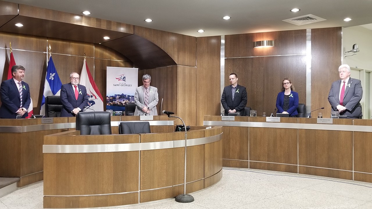 Le conseil municipal lors de la séance ordinaire du lundi 23 avril 2018.
