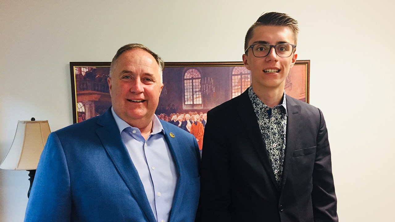 Paul Busque, député de Beauce-Sud, et Rémi Jacques, stagiaire d'un jour.