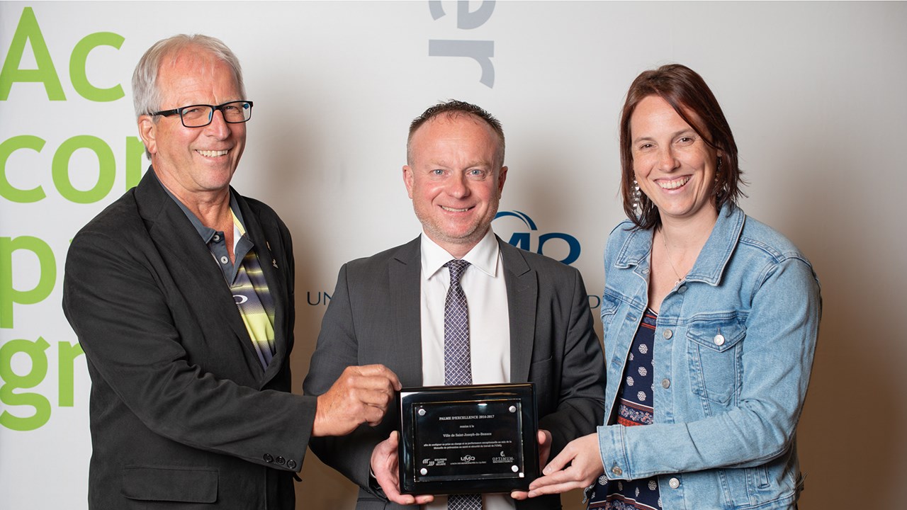 M. Michel Doyon (Ville de Saint-Joseph-de-Beauce), Me Claude Bernier (Direction des Affaires juridiques et du Carrefour du capital humain de l’UMQ) et Mme Marie-Andrée Roy (Ville de Saint-Joseph-de-Beauce).