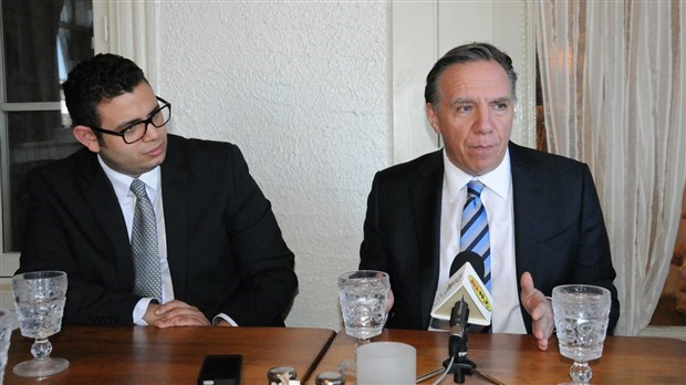 Samuel Poulin, candidat pressenti dans Beauce-Sud, et François Legault, chef de la CAQ.