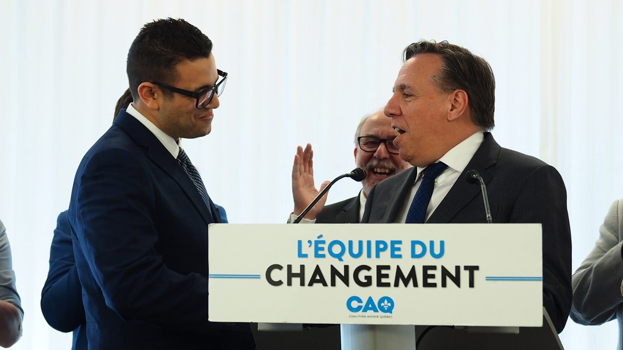 Samuel Poulin, candidat de la Coalition Avenir Québec (CAQ) dans Beauce-Sud, et François Legault, le chef de la CAQ.