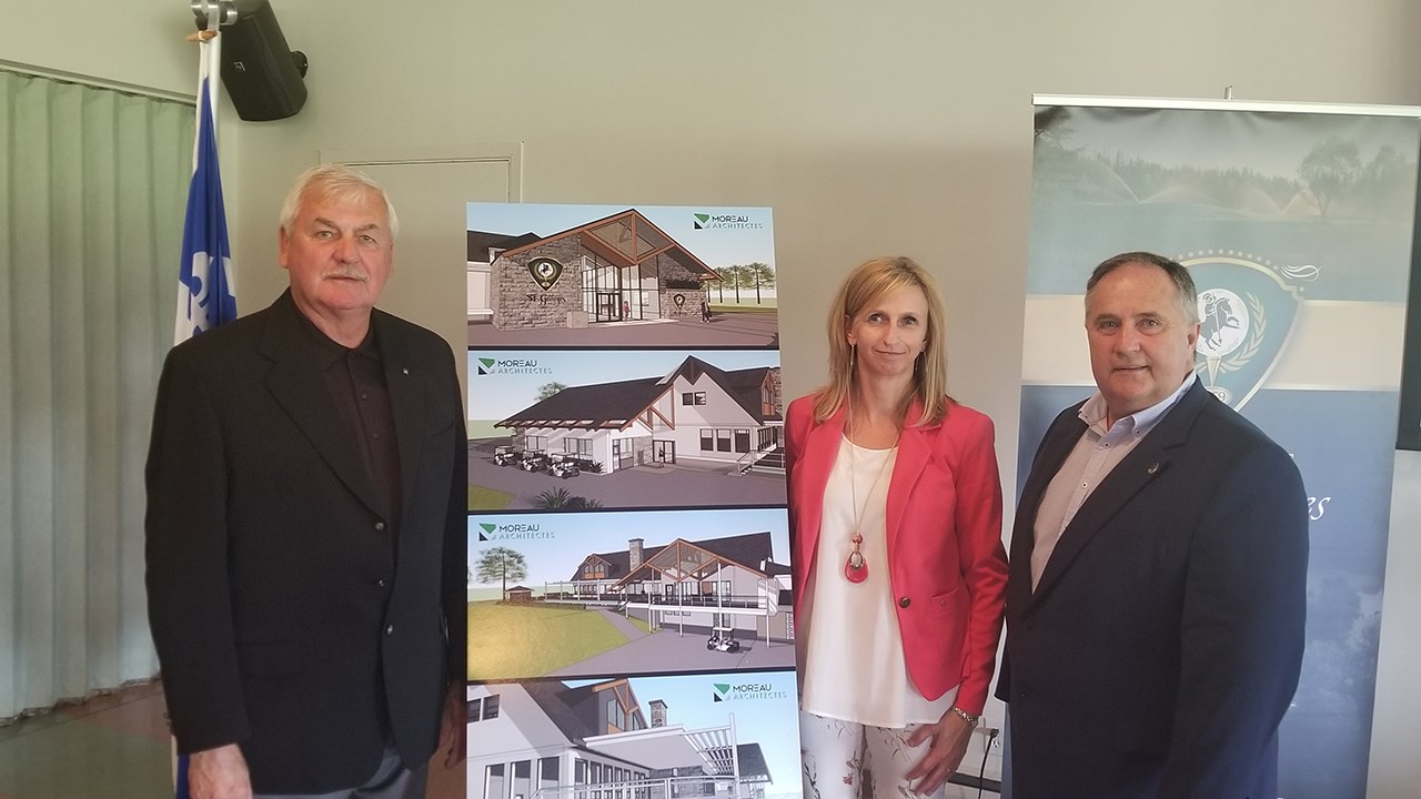 Bernard Pépin, président du conseil d'administration du Club de golf de Saint-Georges, Maïté Boily, directrice générale du Club de golf de Saint-Georges, et Paul Busque, le député libéral de Beauce-Sud.