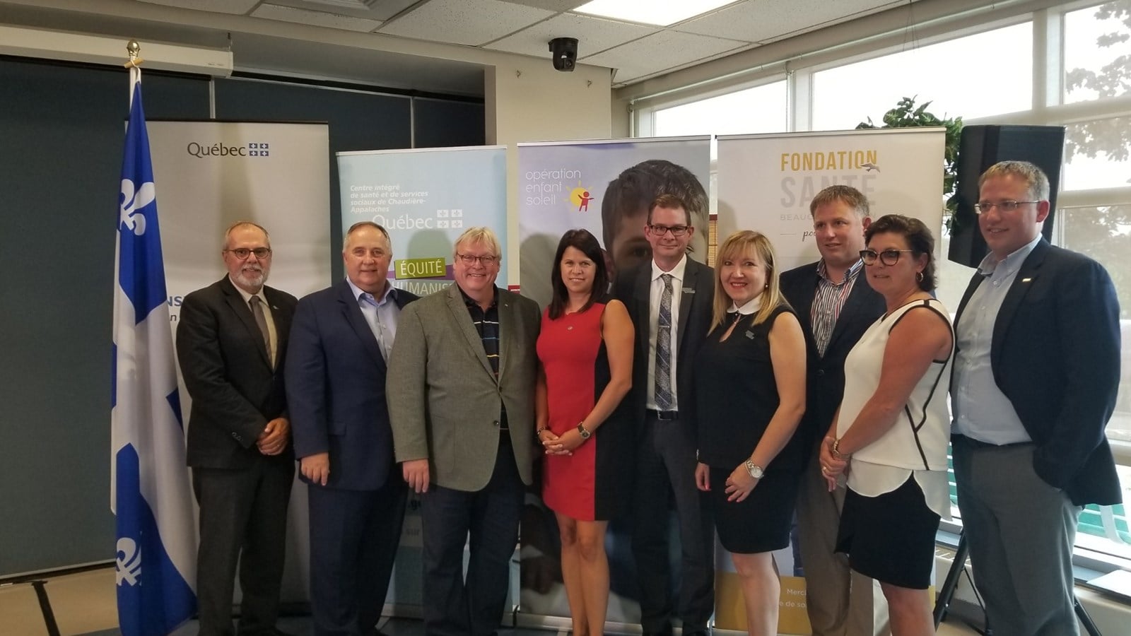 Le ministre Barrette inaugure une section de l'hôpital de St-Georges