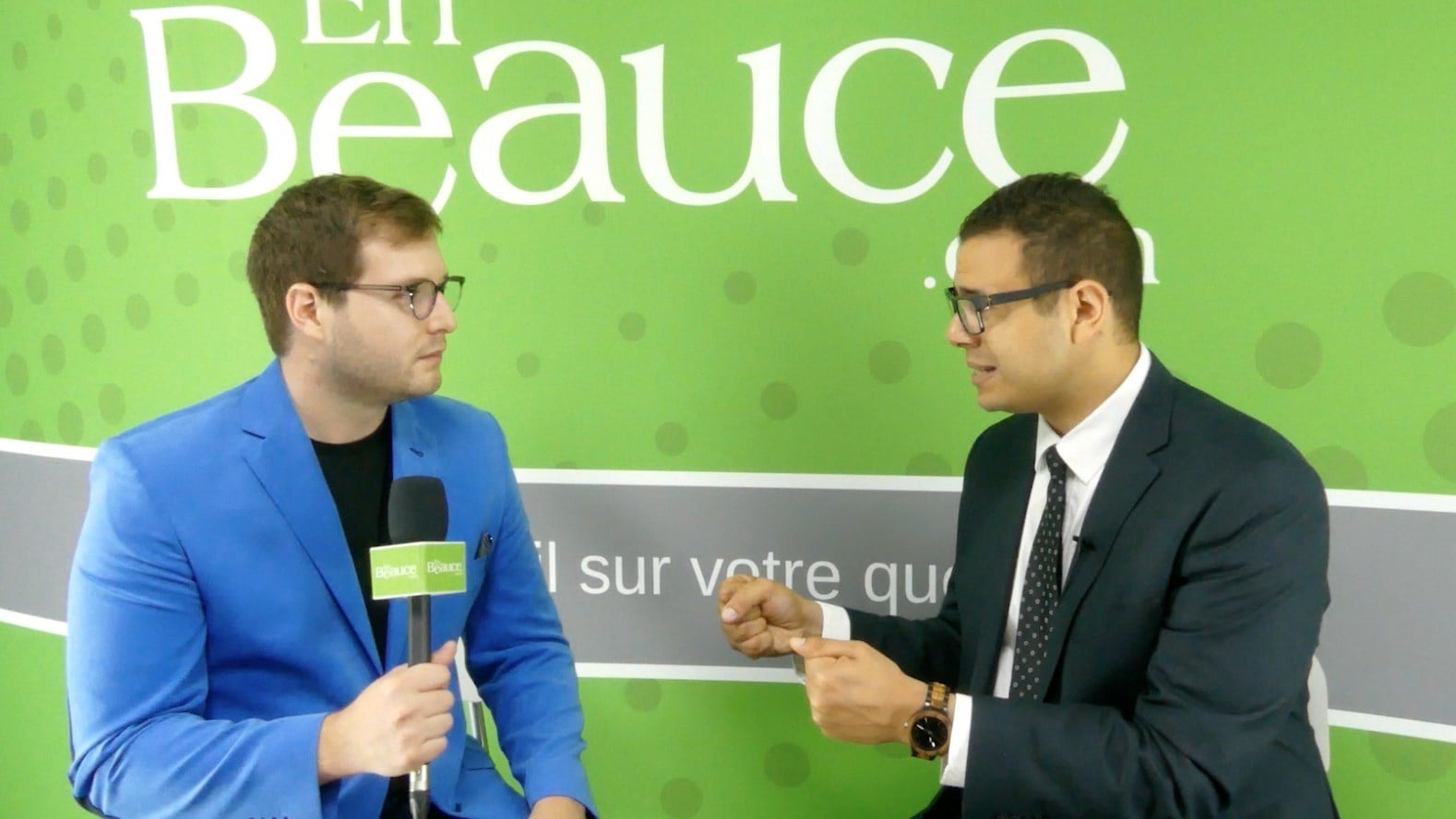 Jérôme Blanchet-Gravel, journaliste pour EnBeauce.com, et Samuel Poulin, candidat de la CAQ dans Beauce-Sud.