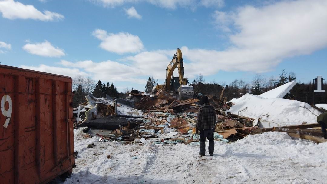 Normand DeLessard présente la démolition de la Butte à Mathieu 