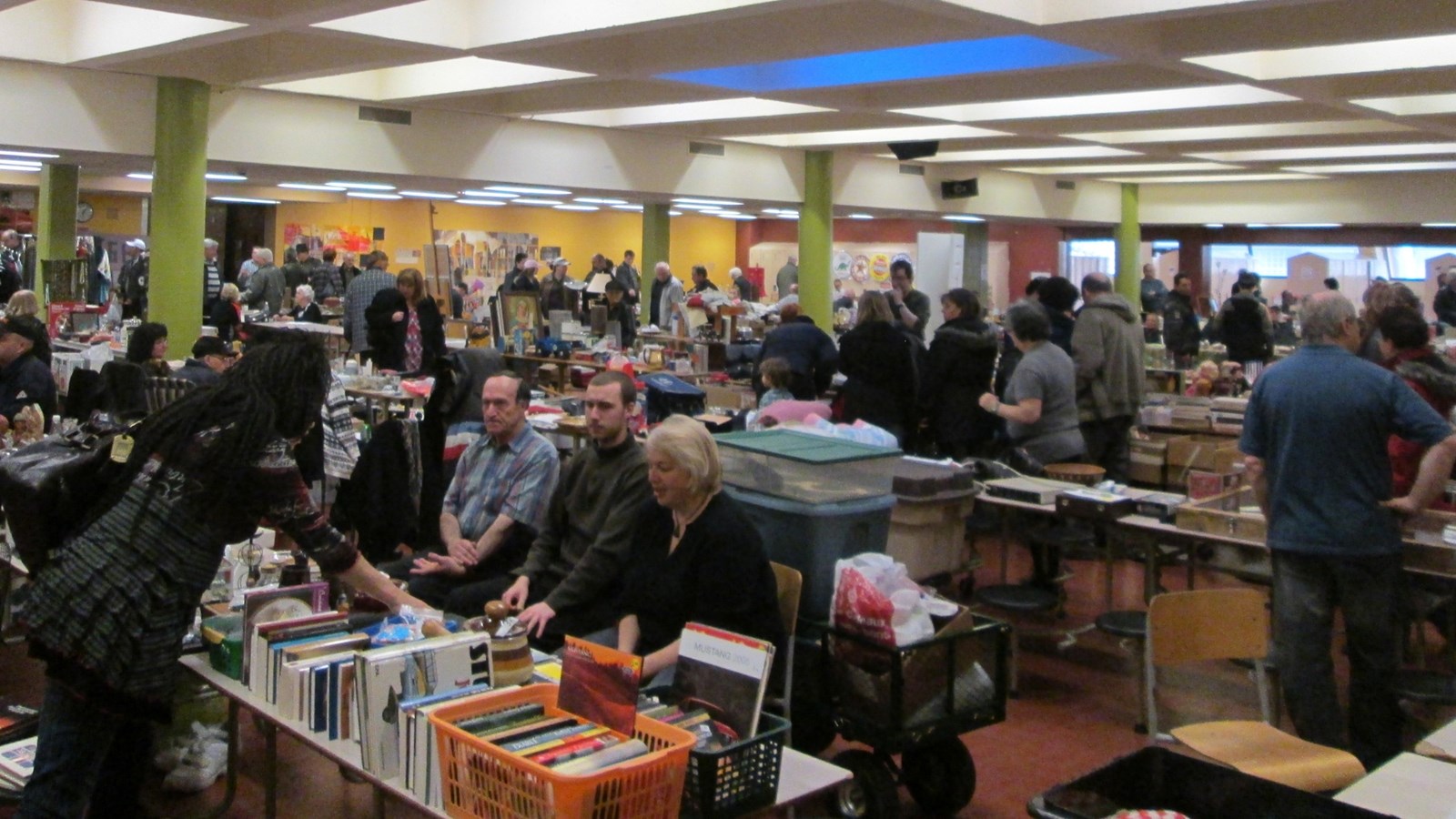 Méga marché aux puces aux profits des finissants de St-Georges
