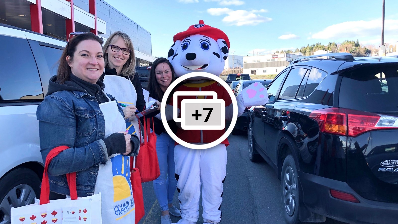 Les policiers, les ambulanciers, ainsi que les pompiers étaient présents hier pour le Grand McDon.