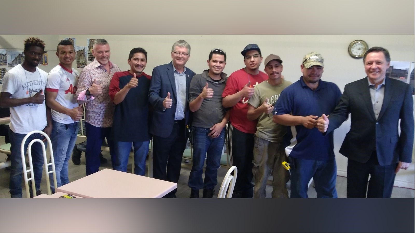 Le directeur général d’ALTEK, Éric Gilbert, le maire de Saint-Joseph-de-Beauce, Pierre Gilbert et le directeur général du CLD Robert-Cliche, Daniel Chaîné, ont accueilli officiellement ces travailleurs immigrants.
