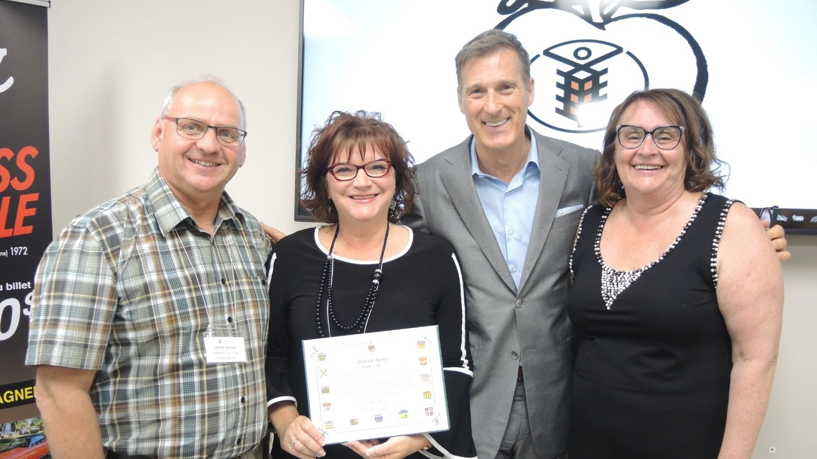 De gauche à droite : Benoit Giraudo (président du C.A. de Moisson Beauce), Nicole Jacques (directrice générale de Moisson Beauce), Hélène Rodrigue (vice-présidente de la Fondation Moisson Beauce) et Maxime Bernier, député de Beauce.