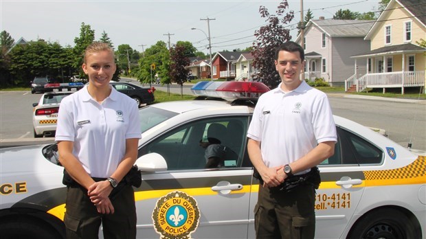Deux cadets policiers seront de service cet été sur les territoires des villes de Beauceville et de Saint-Joseph-de-Beauce, comme ceux qui apparaissent sur la photo et qui ont déjà fait ce travail dans la MRC Beauce-Sartigan.