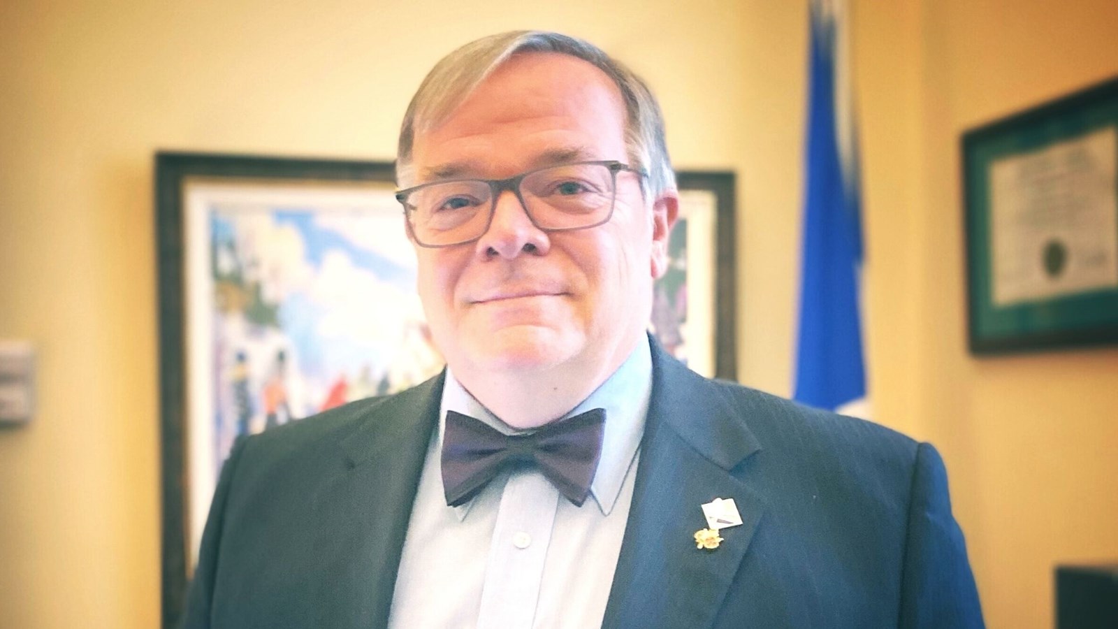 Le député Luc Provençal.