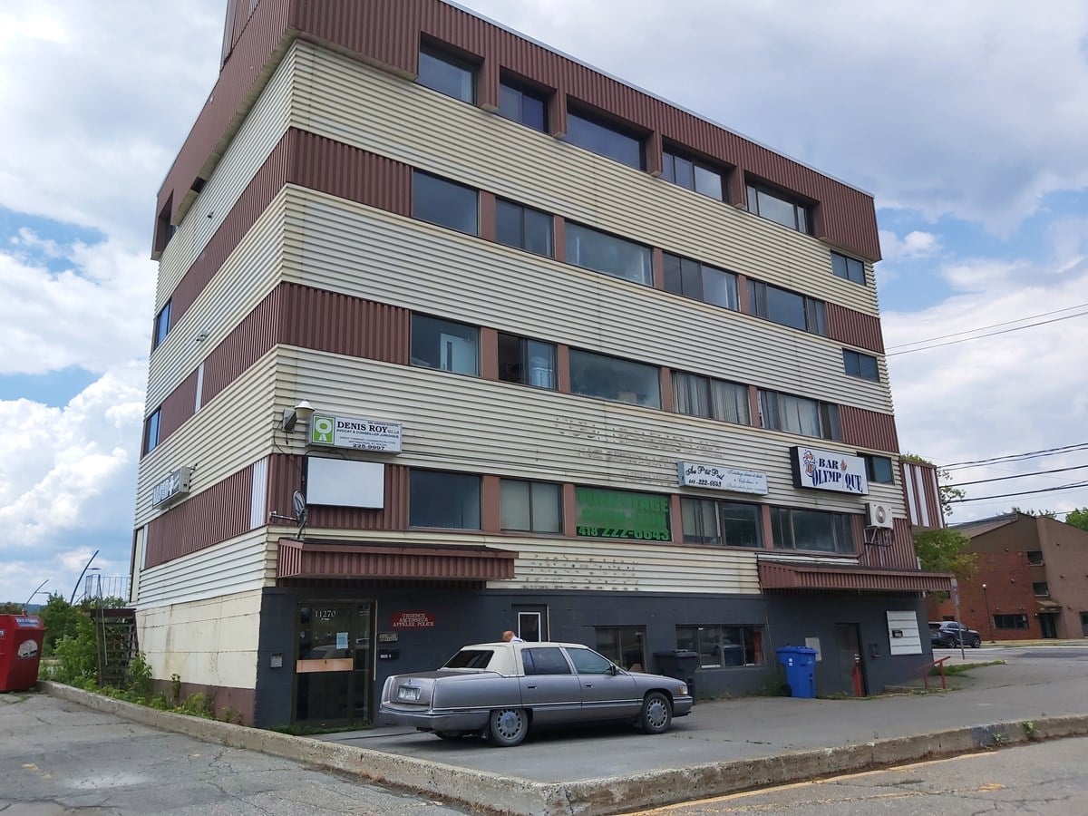 Ce bâtiment doit tomber sous le pic des démolisseurs vers la fin de l'été.