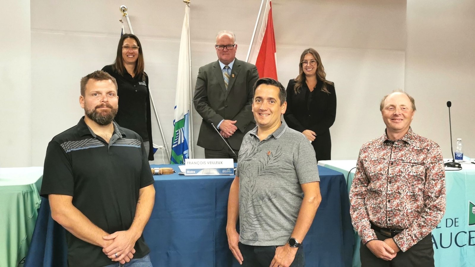 Le nouveau conseil municipal de Beauceville. Absent Kevin Pomerleau.