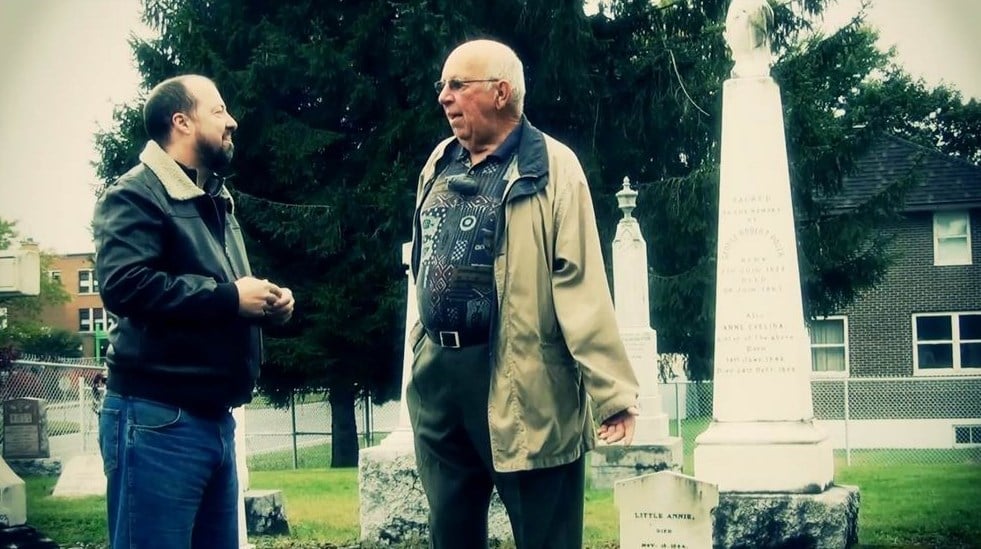 Normand DeLessard présente l'histoire du cimetière Pozer