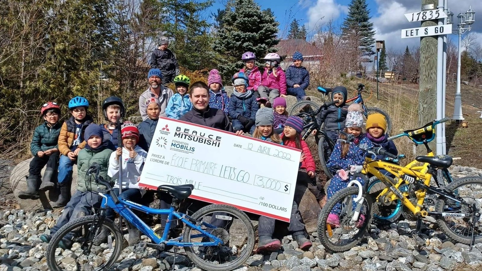 Don de 3 000$ à l'école primaire Let's Go