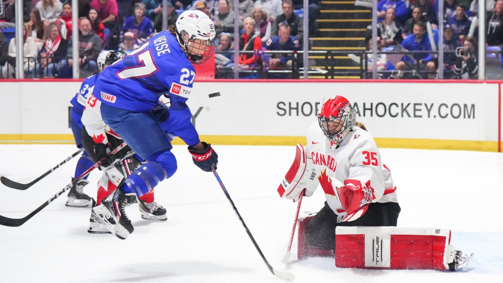 Malgré les prouesses de la gardienne québécoise Ann-Renée Desbiens (photo), ce sont les États-Unis qui se sont imposés en prolongation grâce à une victoire de 1-0.