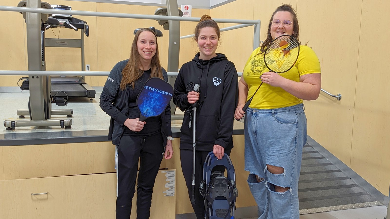 De gauche à droite : Marie-Michèle Poulin, infirmière du CISSS-CA, Ariane Marcoux, kinésiologue et Marie-Ève Quirion, coordonnatrice des opérations et du service à la clientèle