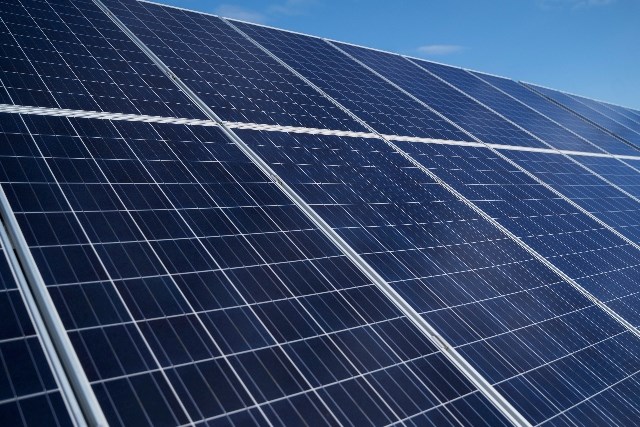 Comment choisir le bon système de panneaux solaires pour votre maison?