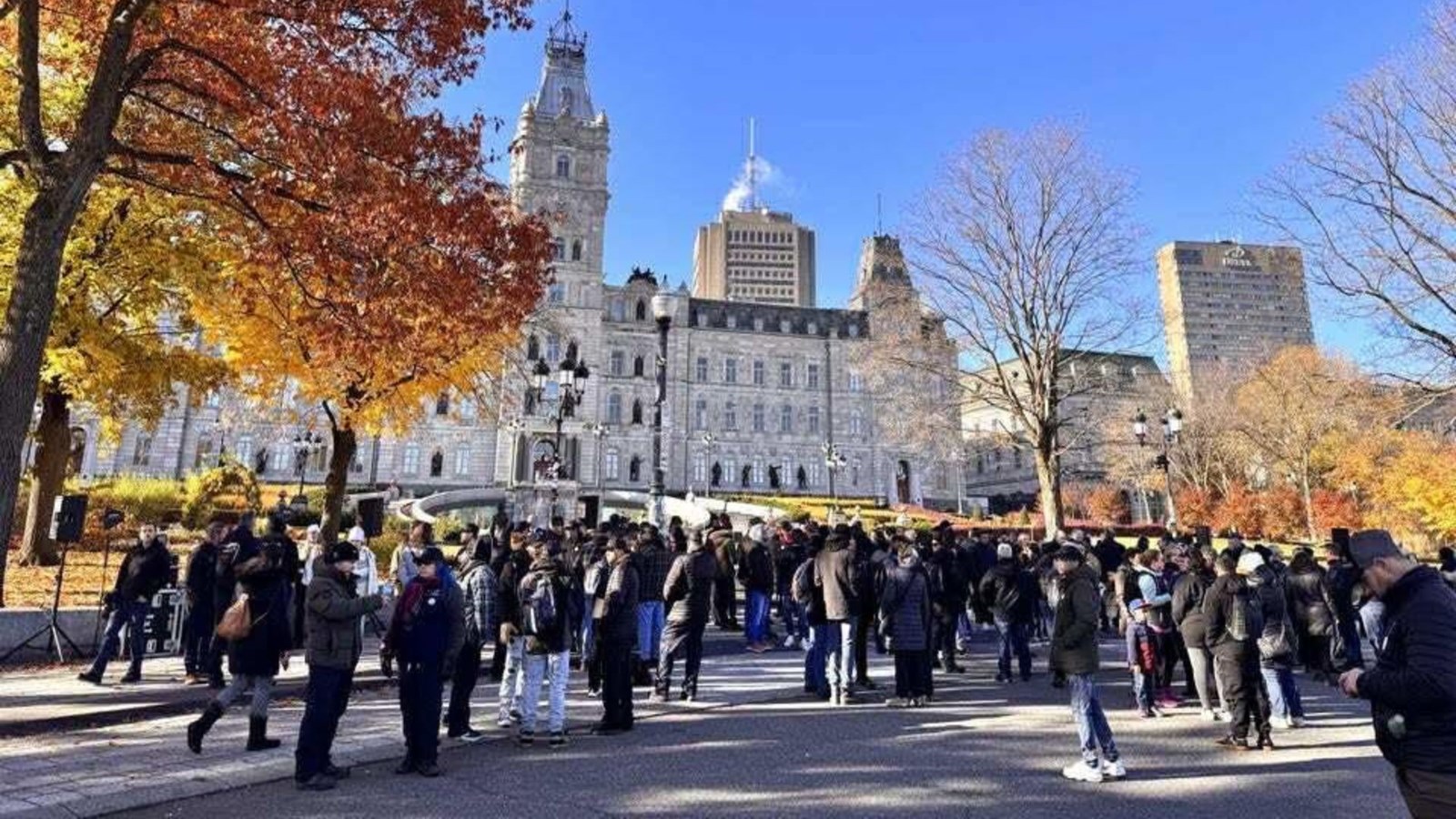 Plus de 300 représentants manufacturiers ont manifesté à Québec