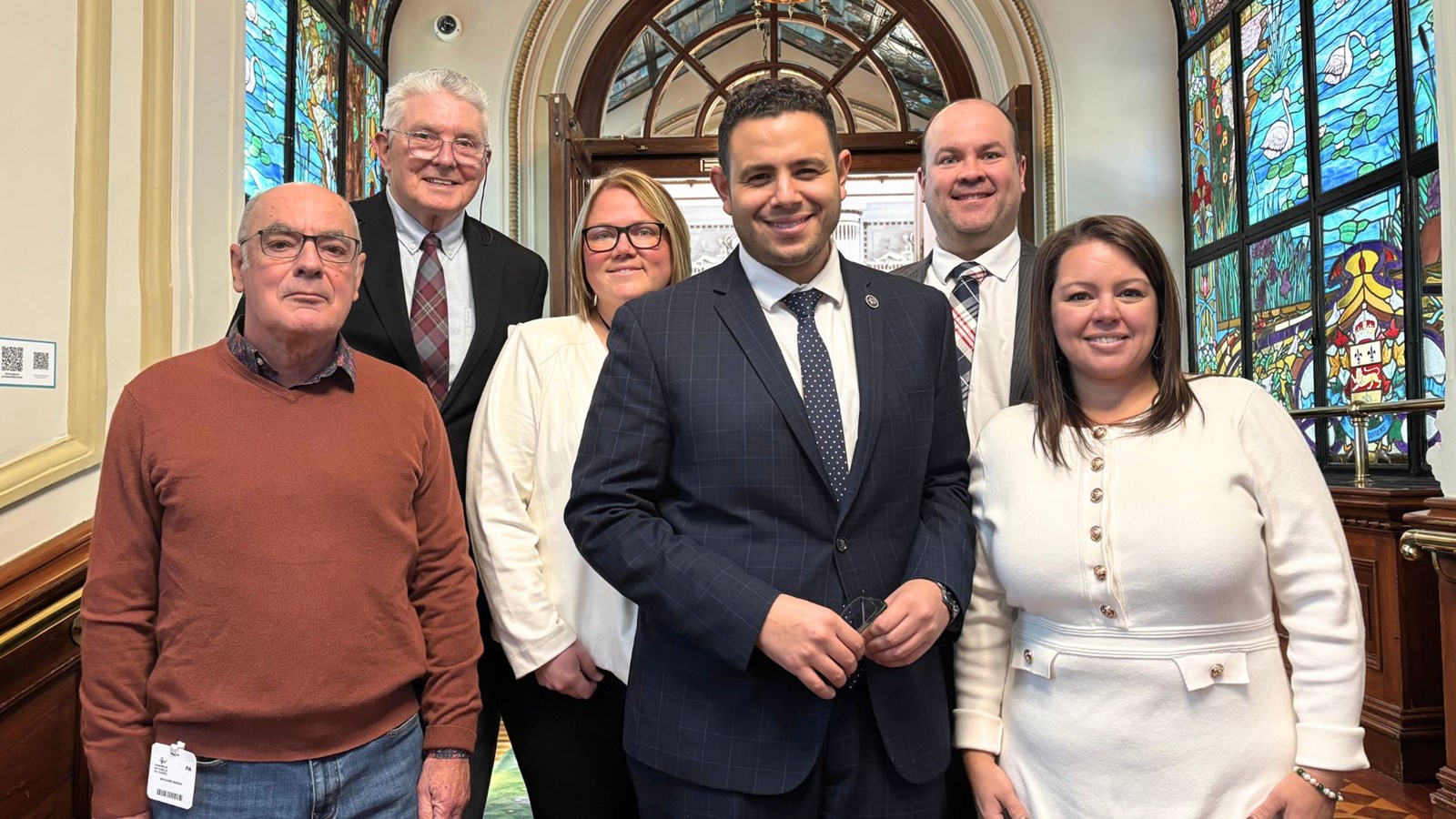 À l'avant, Richard Sirois, Samuel Poulin et Hélène Latulippe; derrière, Donald Doyon, Peggy Duquet et Luc Paquet.