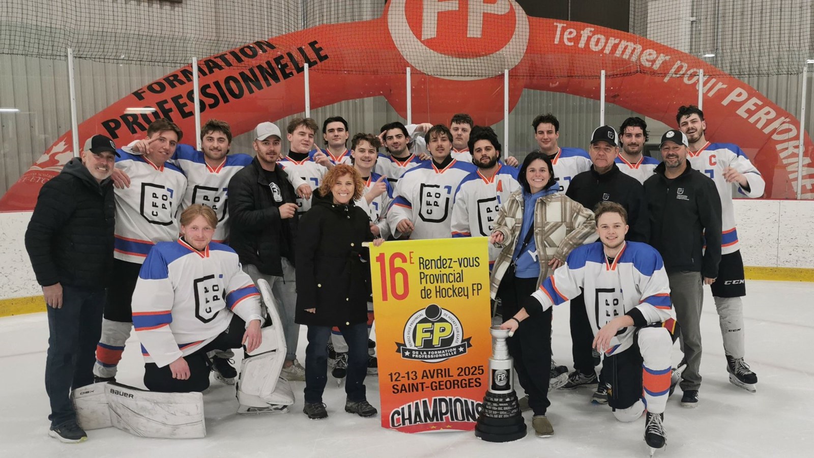 Le Centre des portages de l'Outaouais de Gatineau est reparti avec la coupe pour une 2e année consécutive.