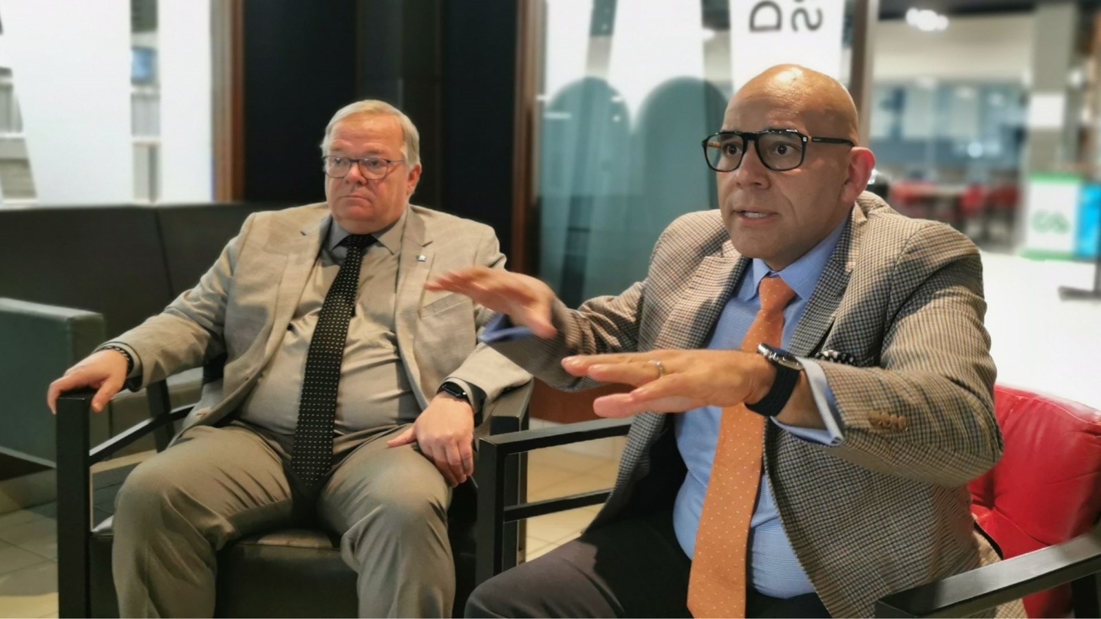 En compagnie du député de Beauce-Nord, Luc Provençal, le ministre déléguée à l'Économie et à l'Innovation, Christopher Skeete, a rencontré les journalistes de la presse régionale pour faire le point de sa visite en Beauce.