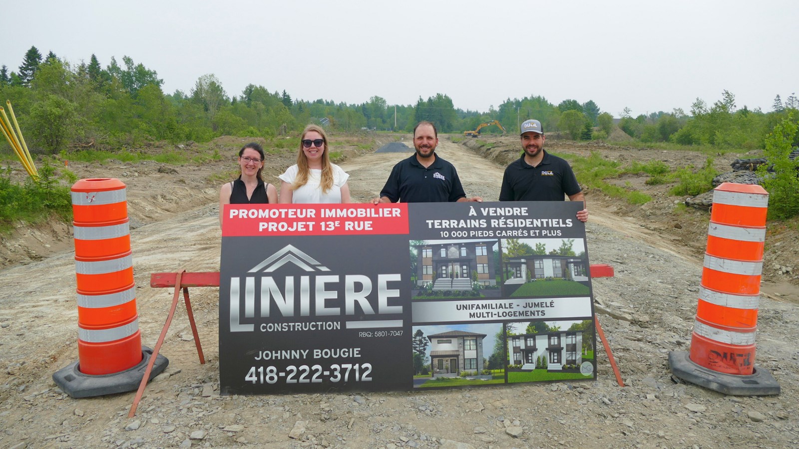 Chantal Poulin, directrice générale de la municipalité de Saint-Côme-Linière, Katherine B. Rodrigue, ingénieur chez WPS, Johnny Bougie propriétaire et promoteur de Construction Linière inc. et Sébastien Roy, estimateur et chargé de projets pour RJ Dutil.