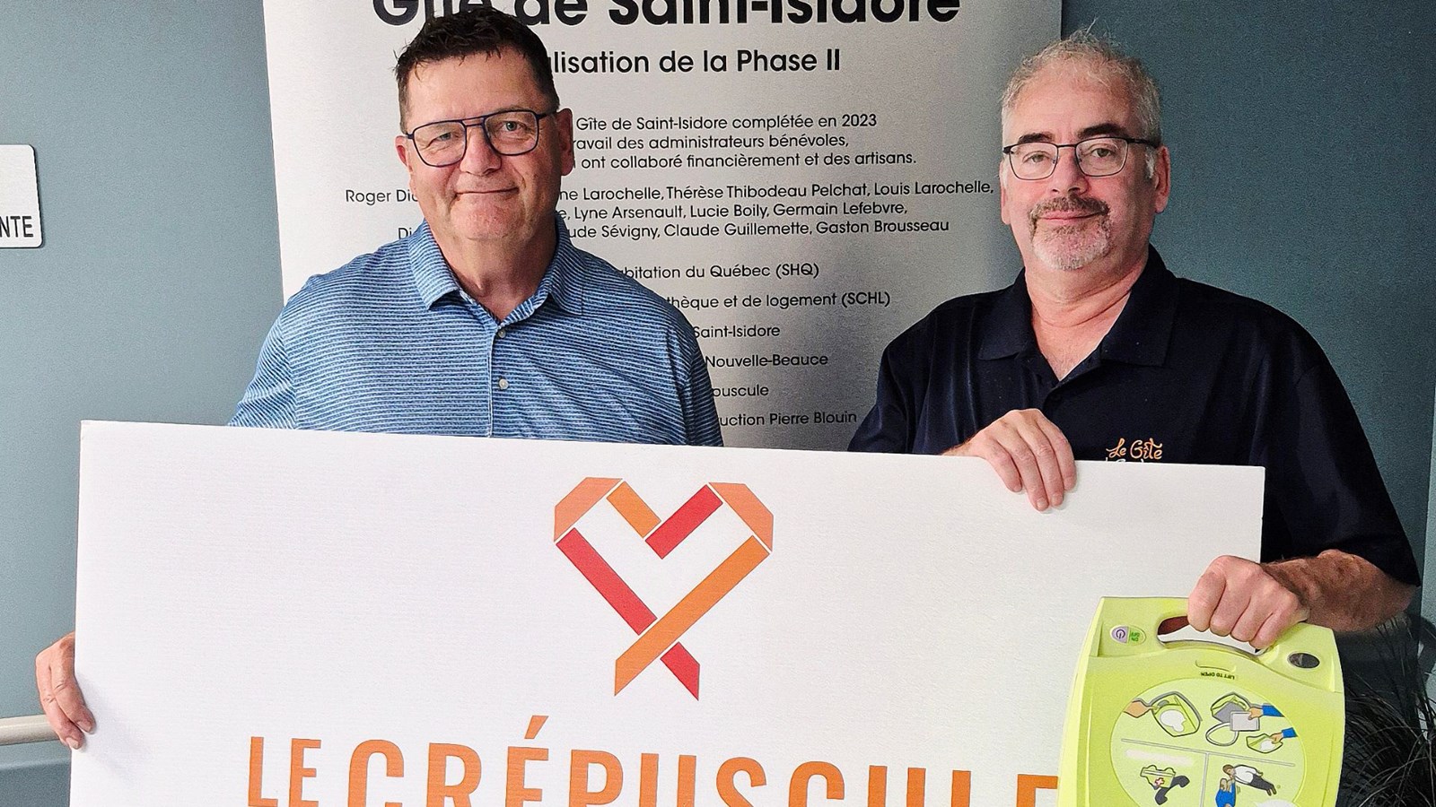 Denis Bilodeau, président de la Fondation Le Crépuscule et Daniel Blais, président du Gîte de Saint-Isidore.