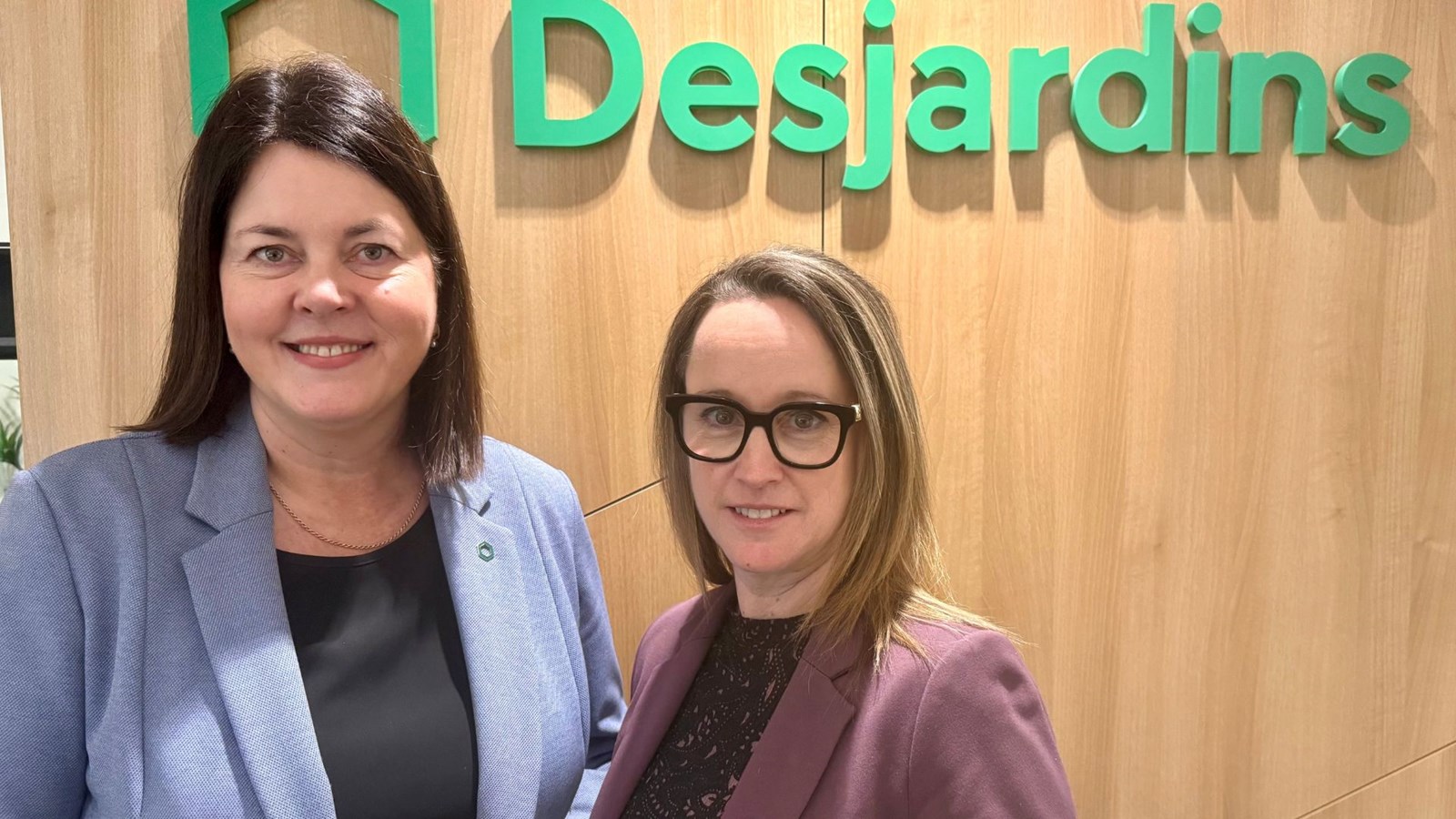 Claudia Faucher et Joëlle Girard, respectivement directrice générale, et présidente au conseil d’administration de la nouvelle Caisse Desjardins du Cœur-de-la-Beauce.