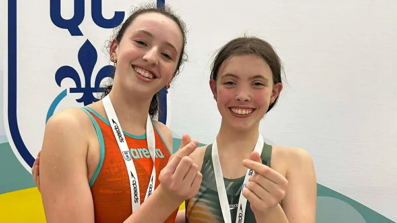 Des nageuses tout sourire: une médaille de bronze pour Jade Tanguay, et cinq podiums pour Julianne Vachon, quatre fois en or et un autre en bronze.