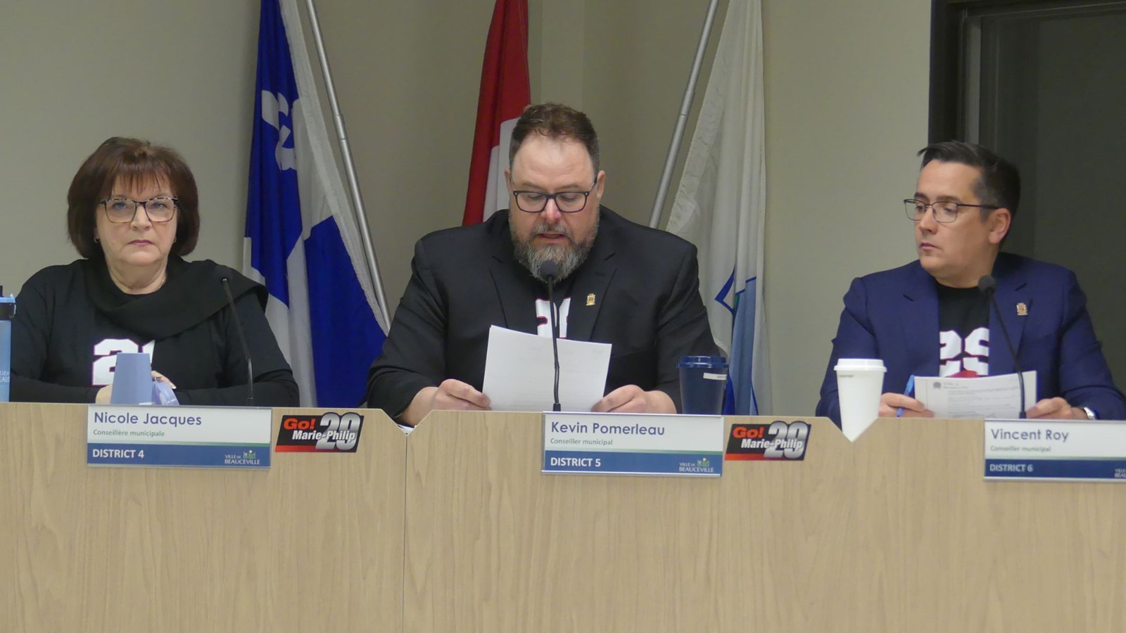 C'est le conseiller du district 5, Keven Pomerleau, qui a lu et proposé la résolution.