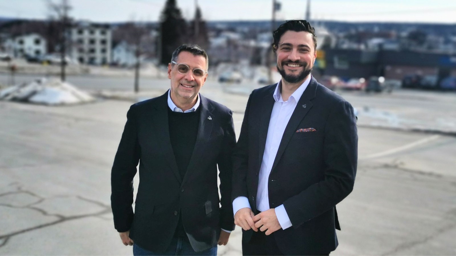 Le chef du Parti conservateur du Québec, Éric Duhaime, et son candidat conservateur dans Beauce-Sud, Jonathan Poulin.