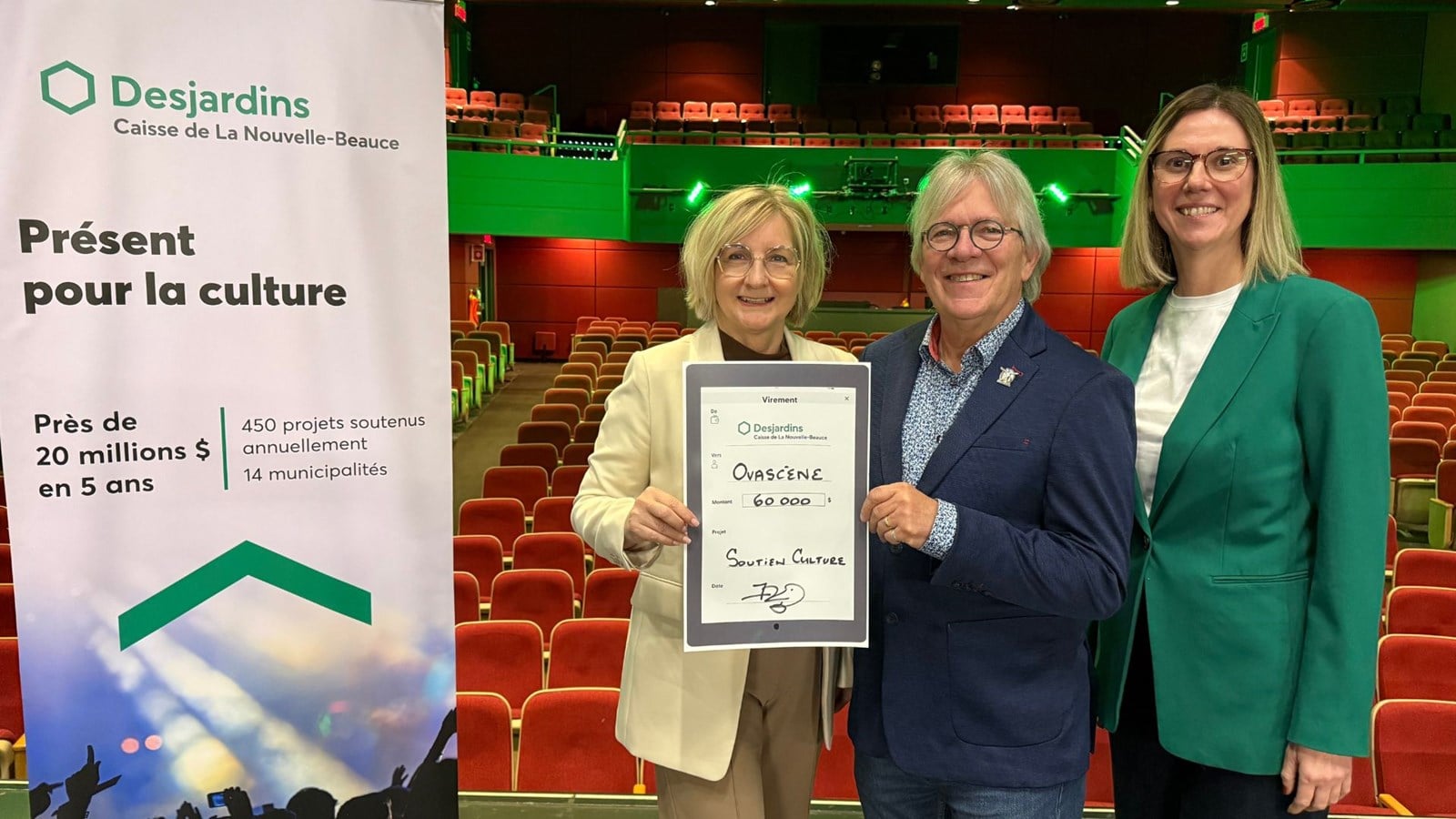 De gauche à droite, Estelle Lehoux, présidente du conseil d’administration de la Caisse Desjardins de La Nouvelle-Beauce, Yves Chassé, président du conseil d’administration d’Ovascène, et Marie-Eve Dumas, directrice générale d’Ovascène.