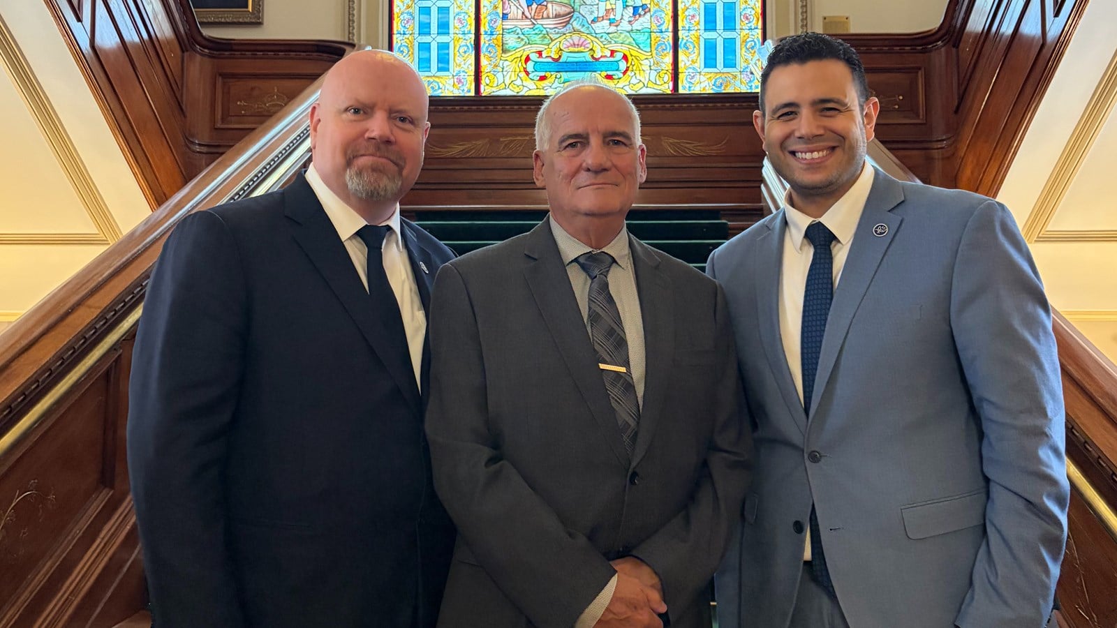 Samuel Poulin souligne les 40 ans de service du sergent Mario Thiboutot